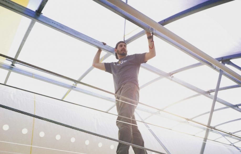 The Key to Thriving Greenhouses: 8 Simple Steps to Commercial Greenhouse Roof Cleaning